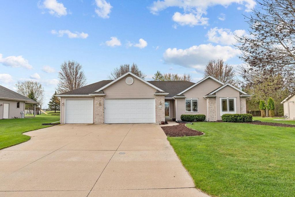 Photo of 2375 Smoke Tree ROAD, Neenah, WI 54956 (MLS # 50324705)