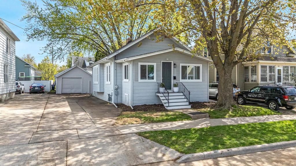 Photo of 821 W 6th AVENUE, Oshkosh, WI 54902 (MLS # 50324949)