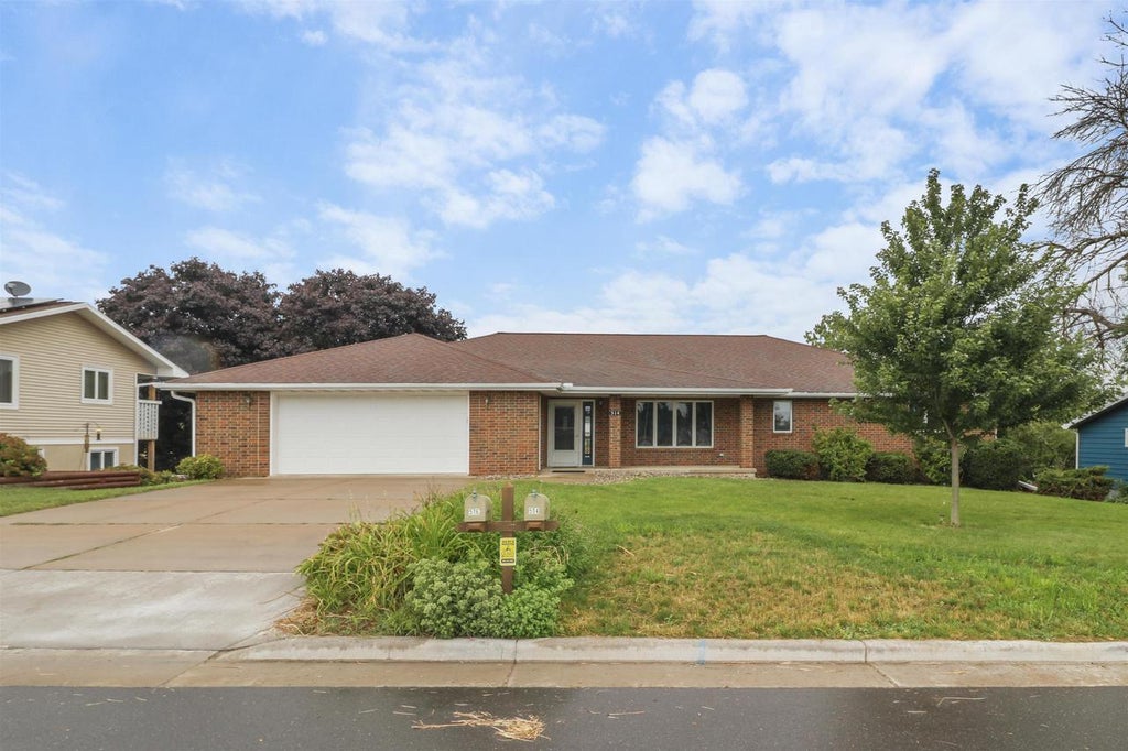 Photo of 514 W Washington STREET, Dodgeville, WI 53533 (MLS # 2029278)