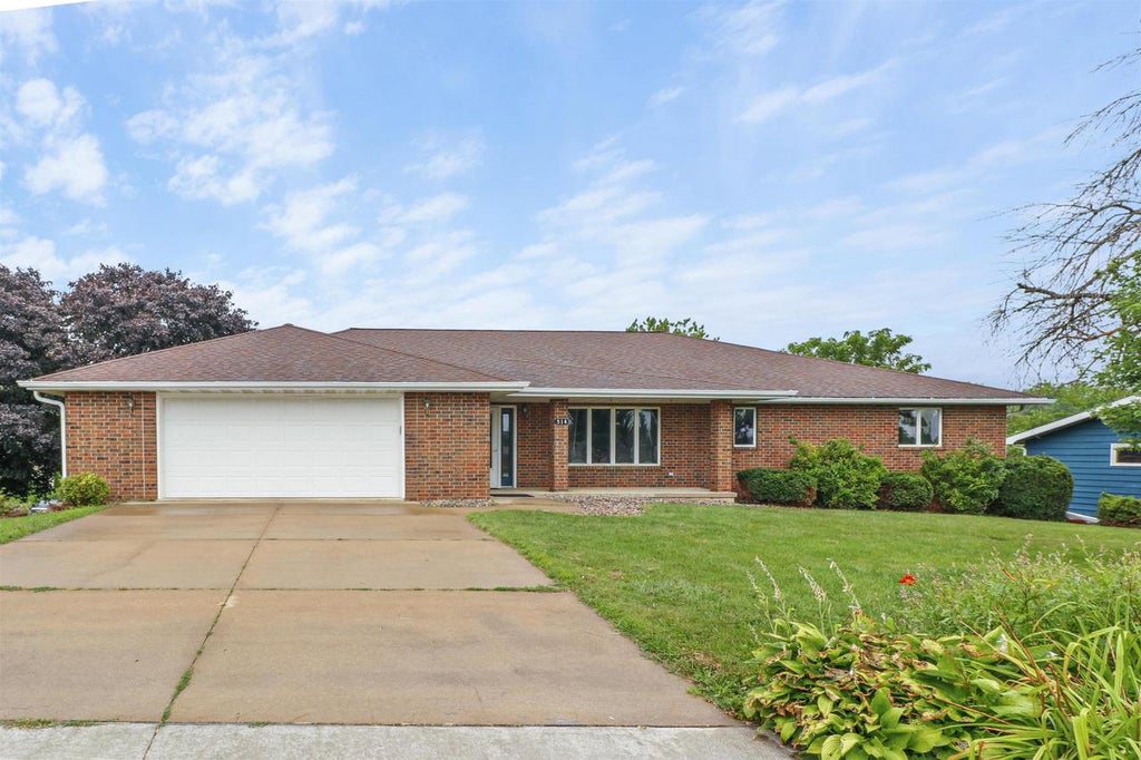 Photo of 514 W Washington STREET, Dodgeville, WI 53533 (MLS # 2029278)