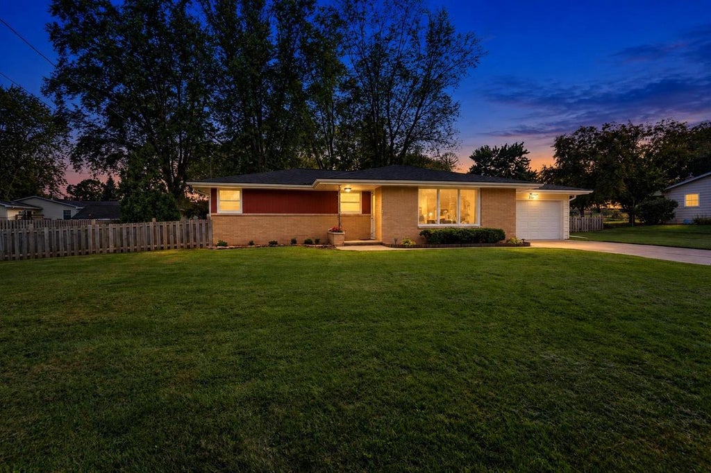 Photo of 1607 Cormier ROAD, Green Bay, WI 54313 (MLS # 50332865)