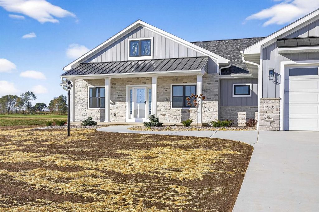 Photo of 758 Royal Saint Pats DRIVE, Wrightstown, WI 54180 (MLS # 50318526)