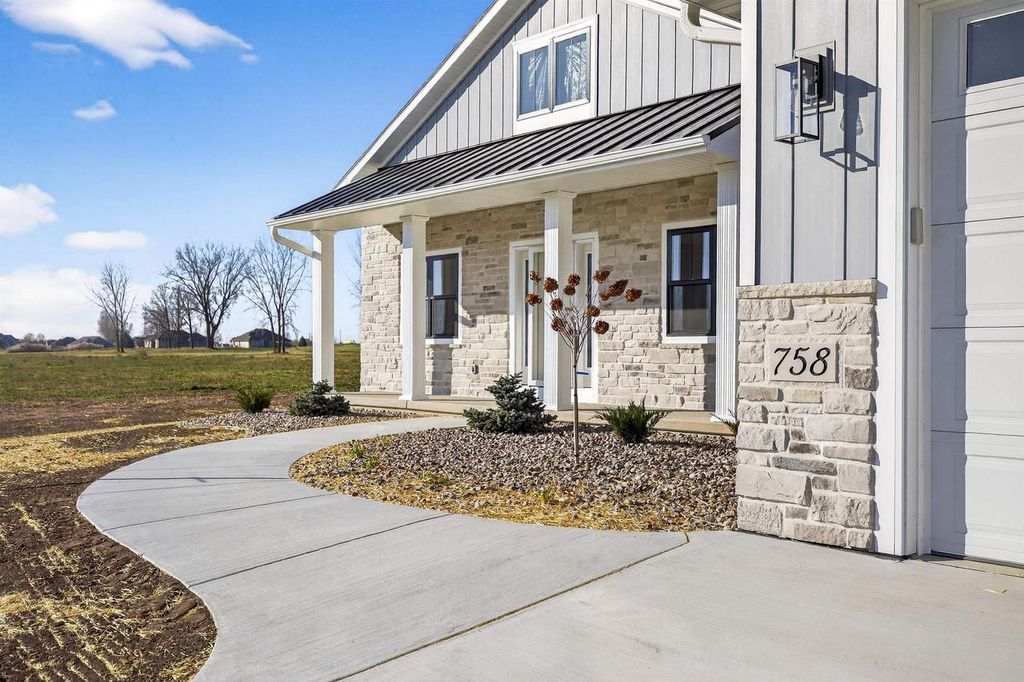 Photo of 758 Royal Saint Pats DRIVE, Wrightstown, WI 54180 (MLS # 50318526)