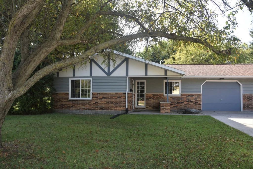 Photo of 3429 S Pine AVENUE #2, Milwaukee, WI 53207 (MLS # 1944641)