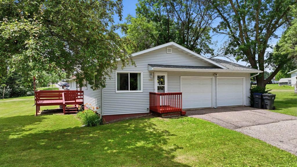 Photo of 1010 N Walnut AVENUE, Marshfield, WI 54449 (MLS # 22603401)