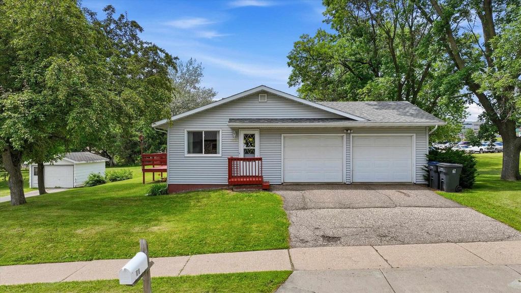 Photo of 1010 N Walnut AVENUE, Marshfield, WI 54449 (MLS # 22603401)