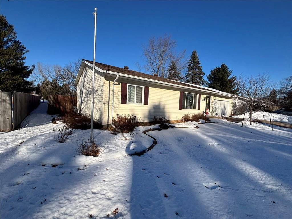 Photo of 2202 Crestview DRIVE, Eau Claire, WI 54703 (MLS # 1597847)