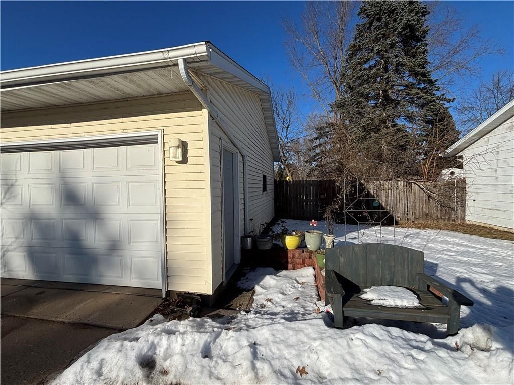 Photo of 2202 Crestview DRIVE, Eau Claire, WI 54703 (MLS # 1597847)