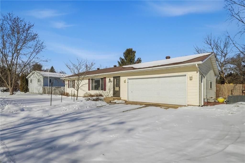 Photo of 2202 Crestview DRIVE, Eau Claire, WI 54703 (MLS # 1597847)