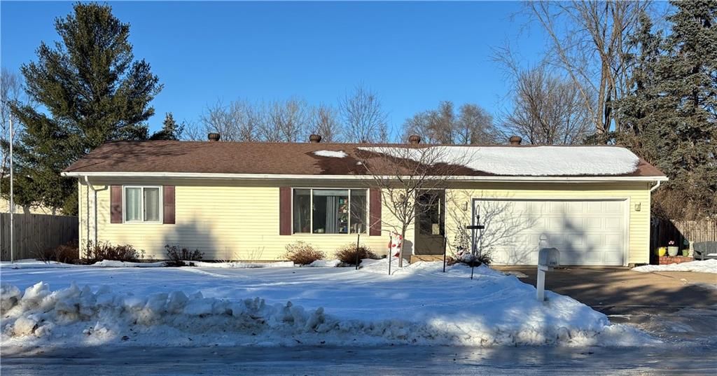 Photo of 2202 Crestview DRIVE, Eau Claire, WI 54703 (MLS # 1597847)