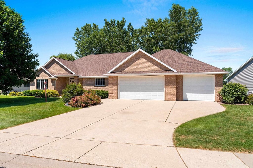 Photo of 568 Royal St Pats DRIVE, Wrightstown, WI 54180 (MLS # 50334654)