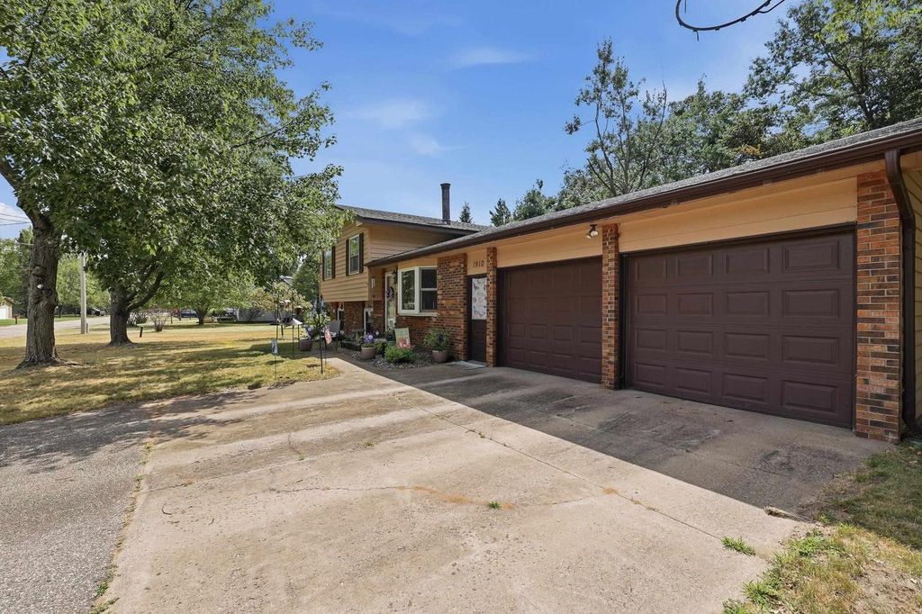 Photo of 1910 S 42nd STREET, Wisconsin Rapids, WI 54494 (MLS # 22603437)