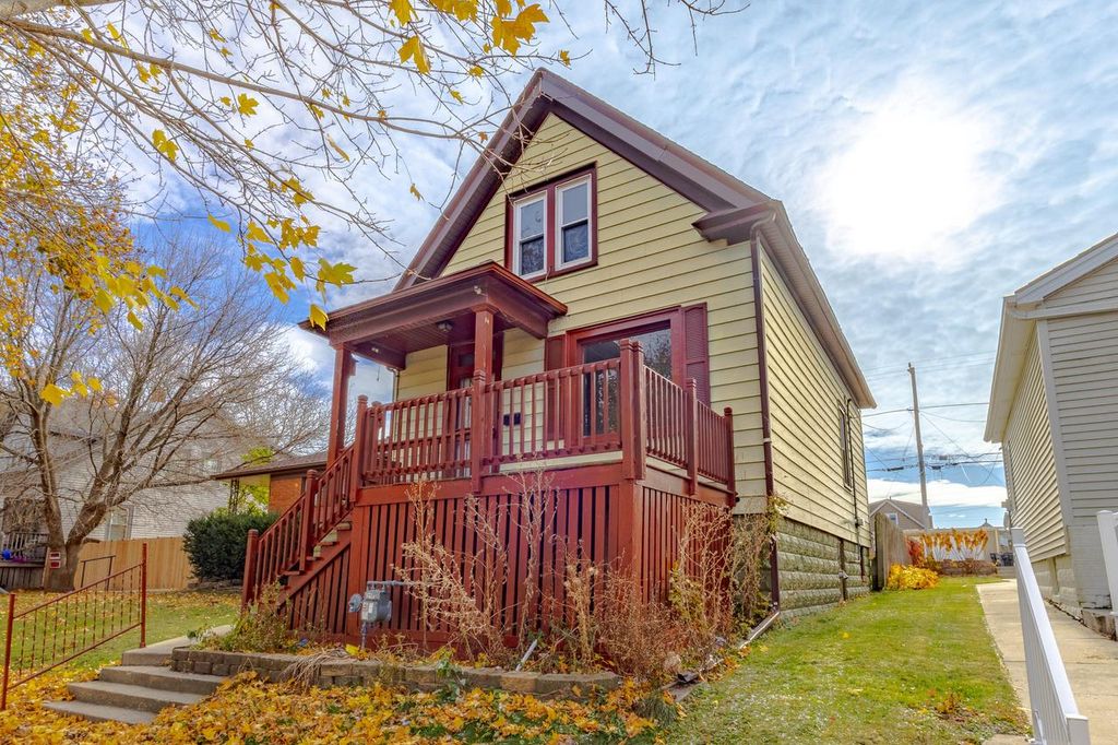 Photo of 3863 E Squire AVENUE, Cudahy, WI 53110 (MLS # 1942778)