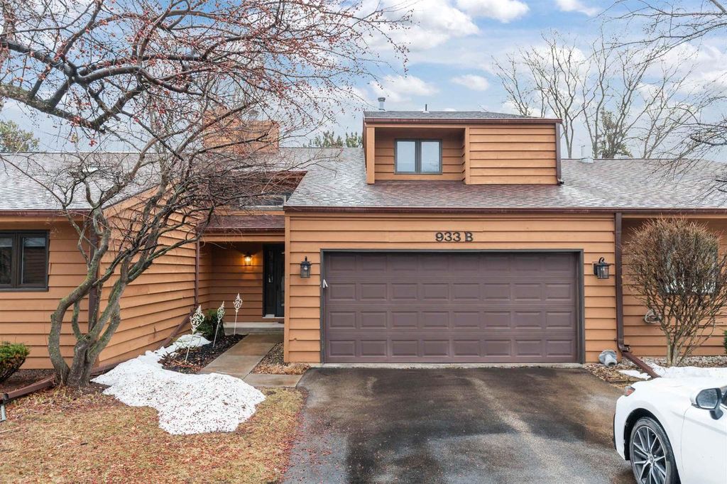 Photo of 933 E Windfield PLACE, Appleton, WI 54911 (MLS # 50322854)