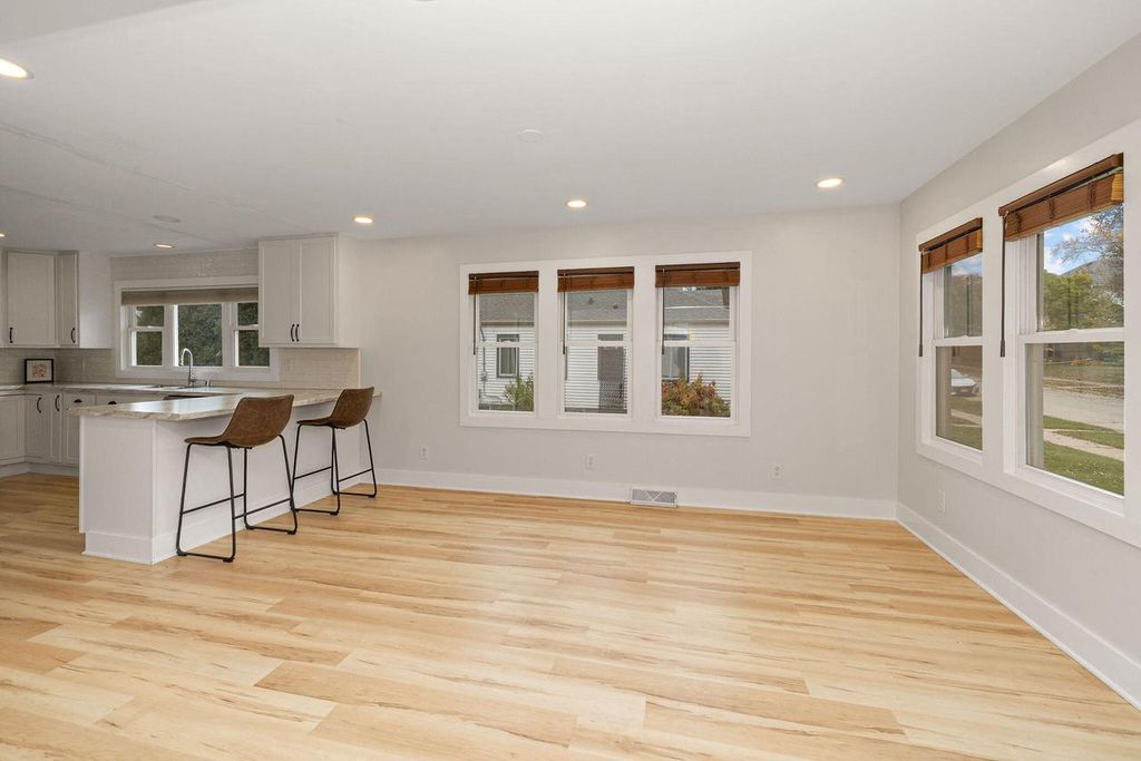 Photo of 3772 S Rutland AVENUE, Saint Francis, WI 53235 (MLS # 1941574)