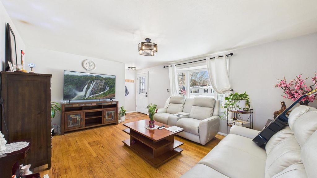 Photo of 505 Westplain DRIVE, Green Bay, WI 54303 (MLS # 50320169)