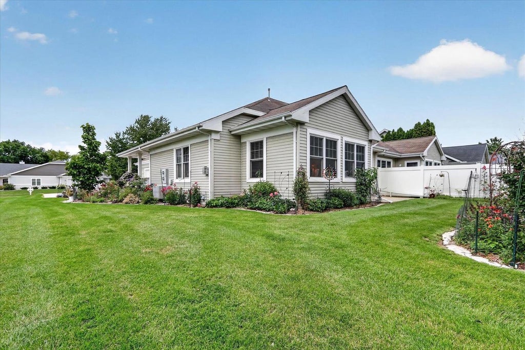 Photo of 3835 Huntington AVENUE, Janesville, WI 53546 (MLS # 2026893)
