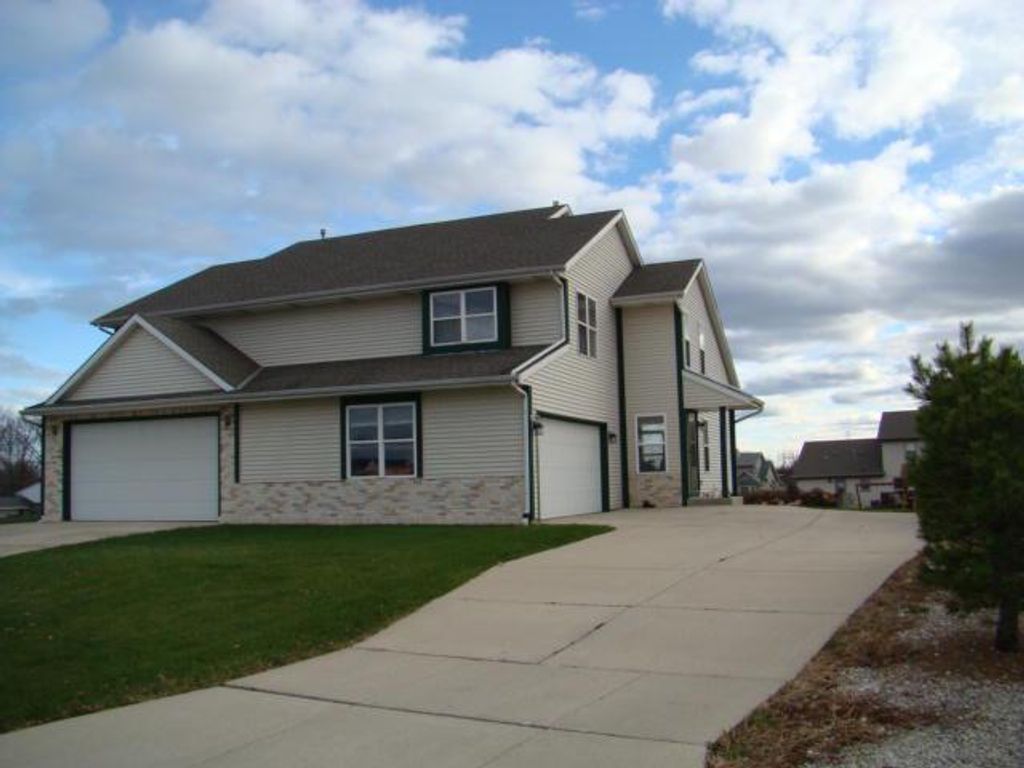Photo of 1441 E Buckwood COURT #1443, Oak Creek, WI 53154 (MLS # 1944135)