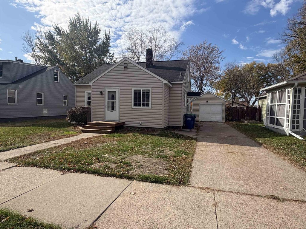 Photo of 830 11th Avenue South AVE, Wausau, WI 54401 (MLS # 22605256)