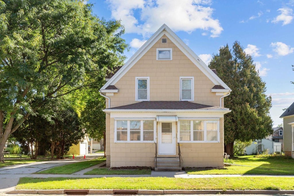 Photo of 383 Walker STREET, Fond Du Lac, WI 54935 (MLS # 50333458)