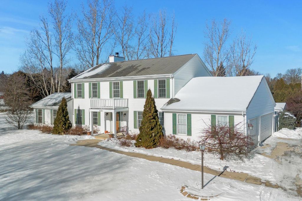 Photo of 14040 W Glendale AVENUE, Brookfield, WI 53005 (MLS # 1947867)