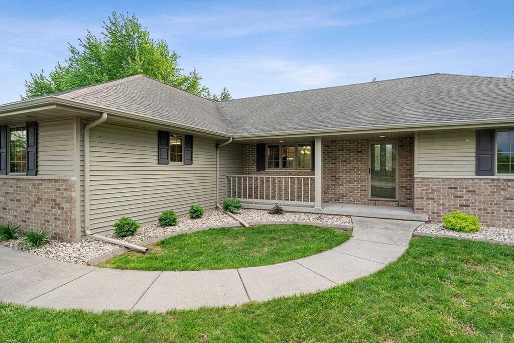 Photo of 1112 Lake Park ROAD, Menasha, WI 54952 (MLS # 50326207)