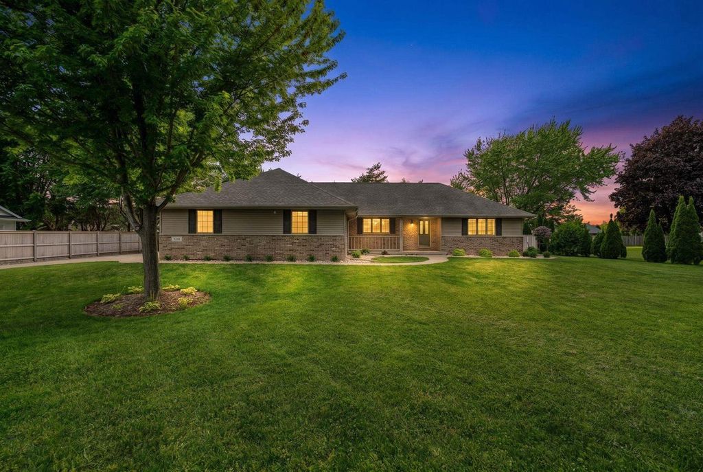 Photo of 1112 Lake Park ROAD, Menasha, WI 54952 (MLS # 50326207)