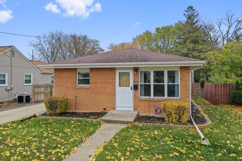 Photo of 1644 Wisconsin STREET, Oshkosh, WI 54901 (MLS # 50318126)