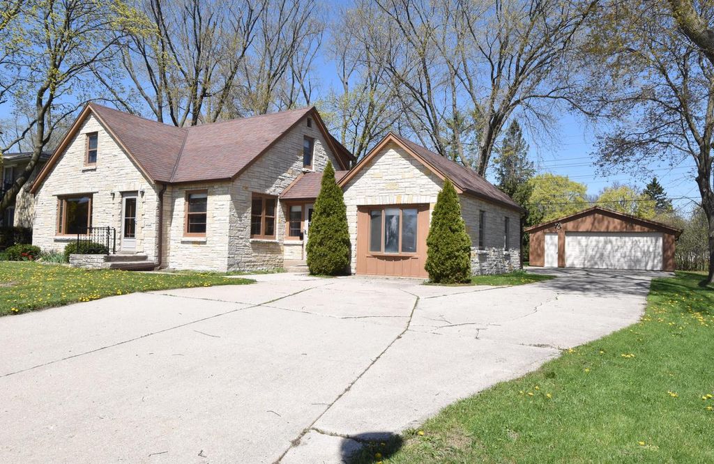 Photo of 12814 W Hampton AVENUE, Butler, WI 53007 (MLS # 1959294)
