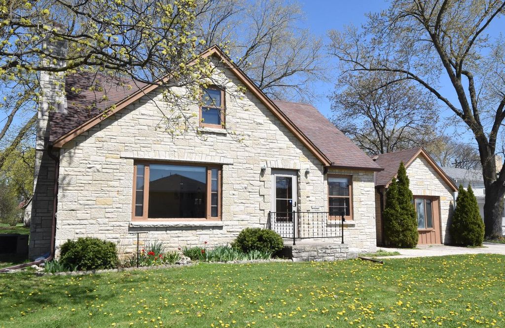 Photo of 12814 W Hampton AVENUE, Butler, WI 53007 (MLS # 1959294)