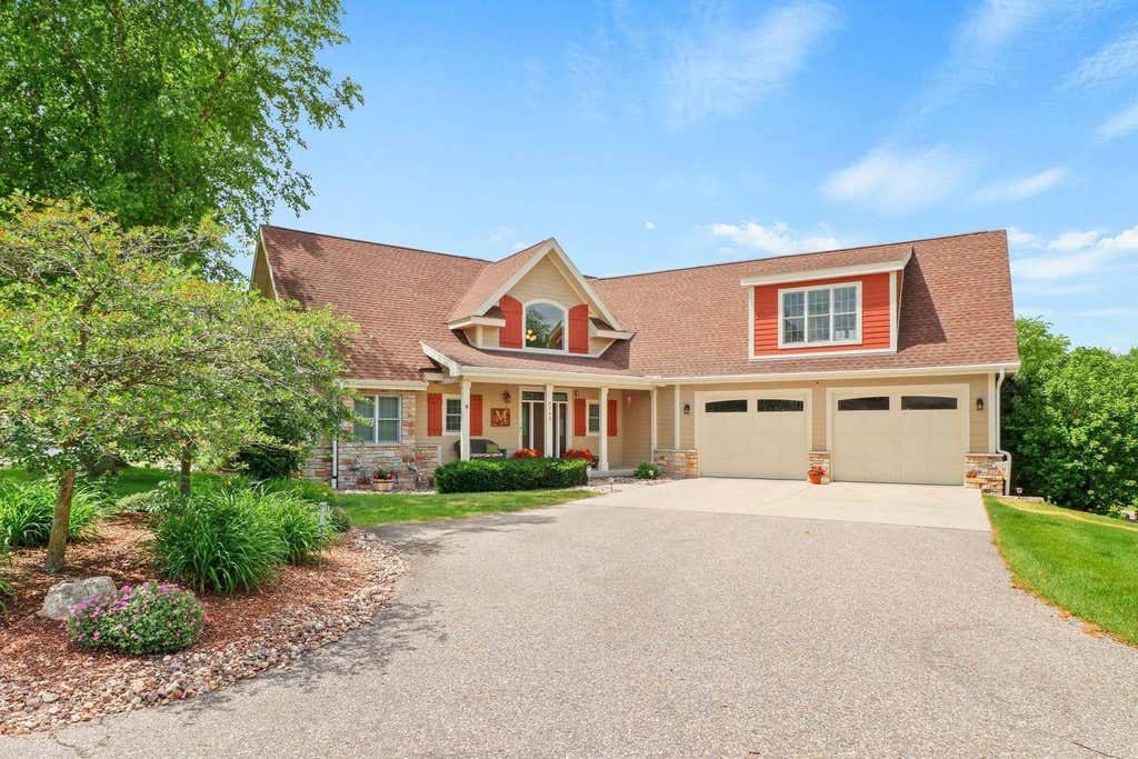 Photo of S8749 Waters Edge WAY #41, Prairie Du Sac, WI 53578 (MLS # 2025897)