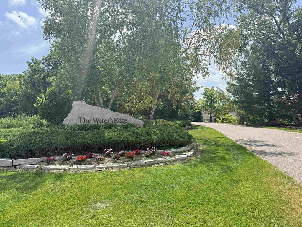 Photo of S8749 Waters Edge WAY #41, Prairie Du Sac, WI 53578 (MLS # 2025897)