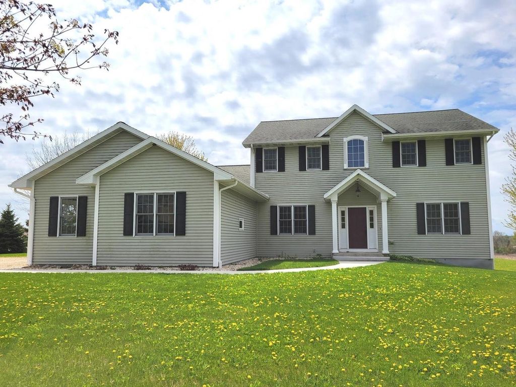 Photo of W3347 Oaklawn ROAD, Iron Ridge, WI 53035 (MLS # 50324773)
