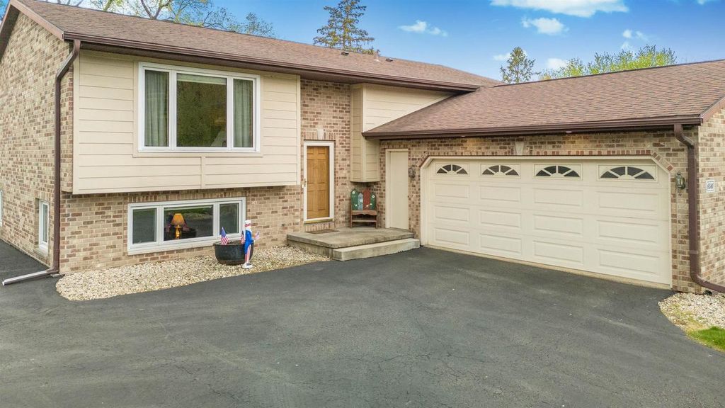 Photo of 6580 Linden CIRCLE, Windsor, WI 53598 (MLS # 2022959)