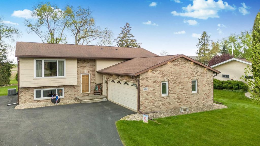 Photo of 6580 Linden CIRCLE, Windsor, WI 53598 (MLS # 2022959)