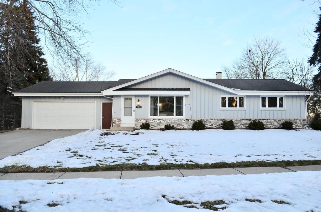 Photo of 7424 S Chapel DRIVE, Oak Creek, WI 53154 (MLS # 1950230)