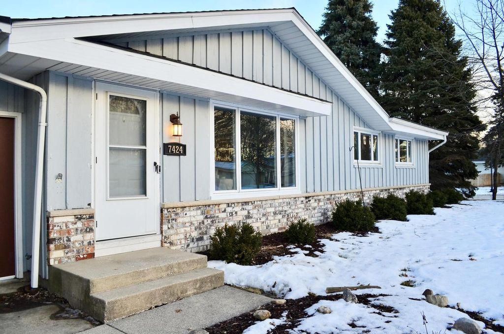 Photo of 7424 S Chapel DRIVE, Oak Creek, WI 53154 (MLS # 1950230)