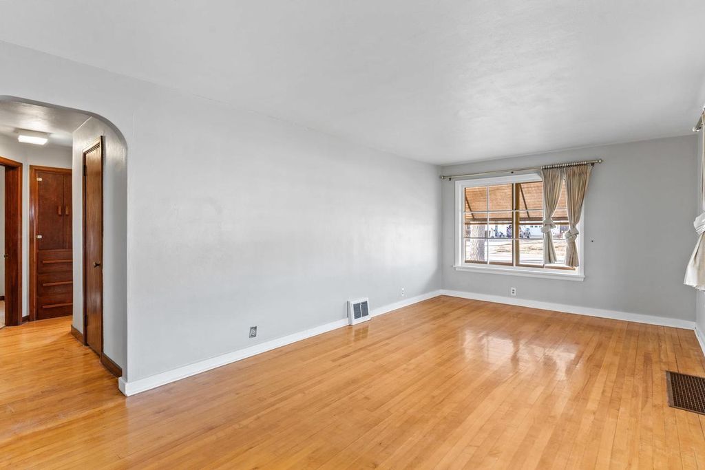 Photo of 2007 N Division STREET, Appleton, WI 54911 (MLS # 50322334)