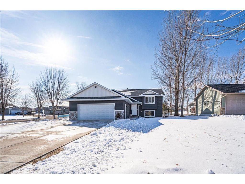 Photo of 320 Bluebill STREET, Baldwin, WI 54002 (MLS # 7028420)