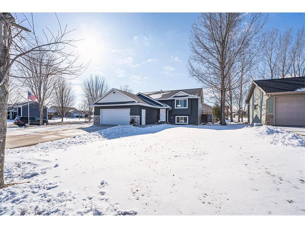 Photo of 320 Bluebill STREET, Baldwin, WI 54002 (MLS # 7028420)