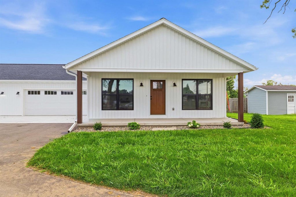 Photo of W5311 E Pioneer ROAD, Fond Du Lac, WI 54935 (MLS # 50331226)