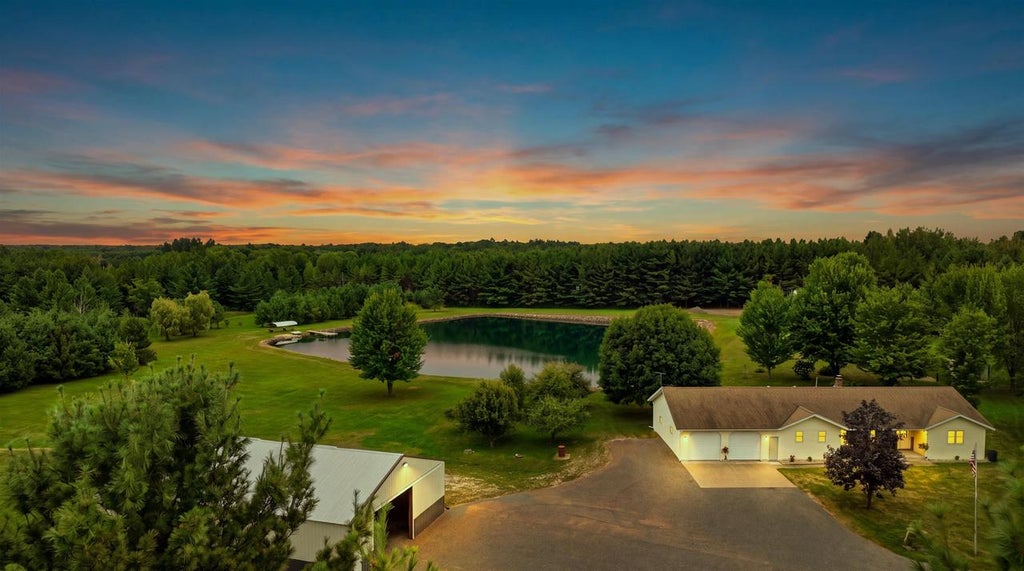 Photo of 8996 Lincoln AVENUE, Marshfield, WI 54449 (MLS # 22604103)