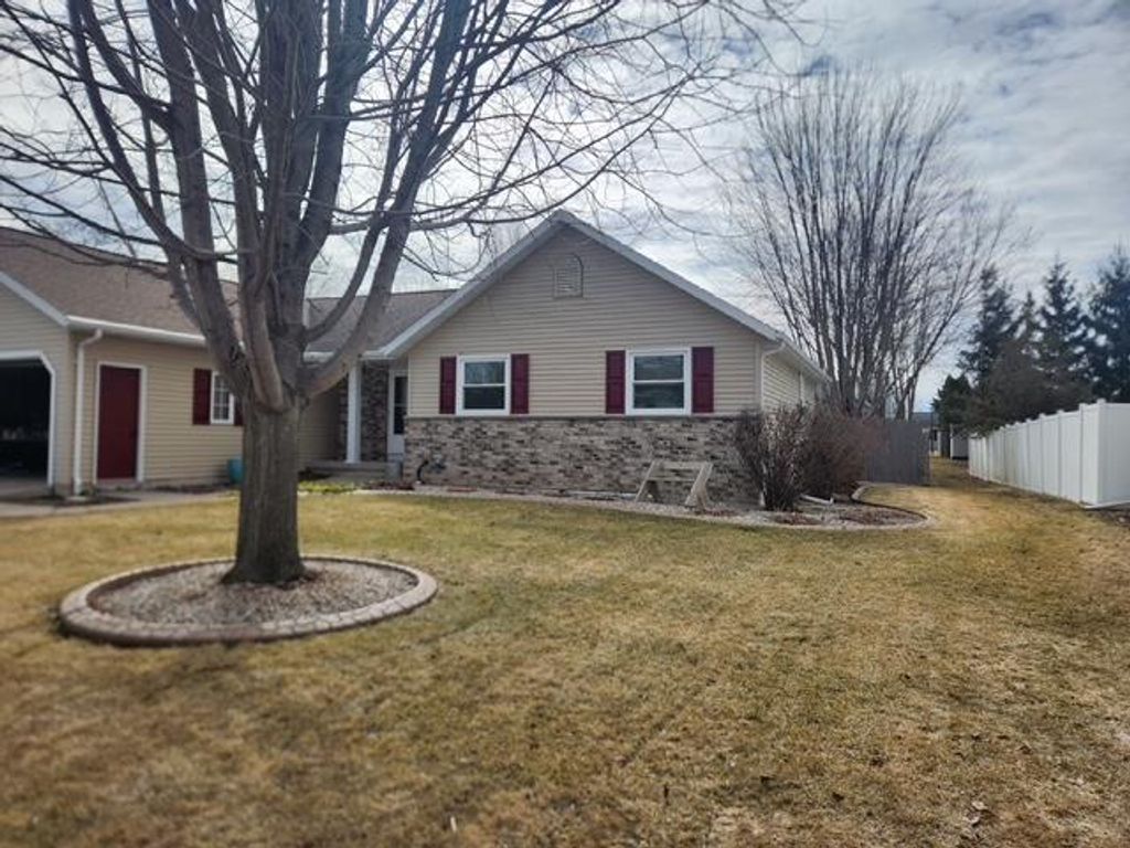 Photo of 2003 Deer Haven DRIVE, Menasha, WI 54952 (MLS # 2018064)