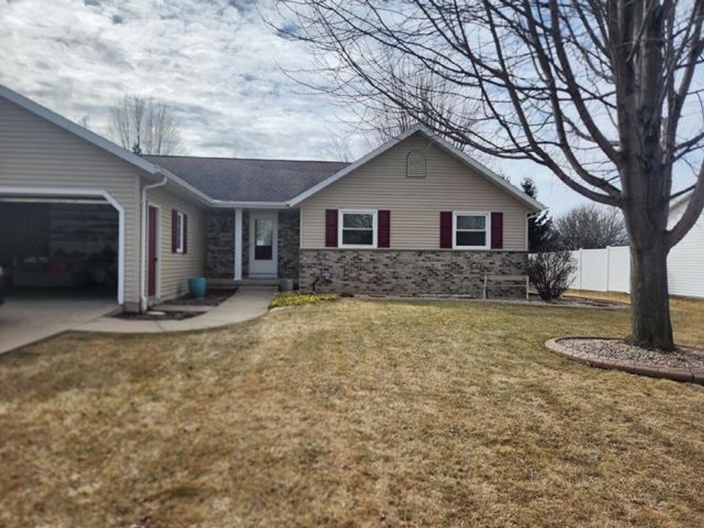 Photo of 2003 Deer Haven DRIVE, Menasha, WI 54952 (MLS # 2018064)