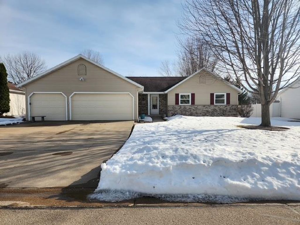 Photo of 2003 Deer Haven DRIVE, Menasha, WI 54952 (MLS # 2018064)