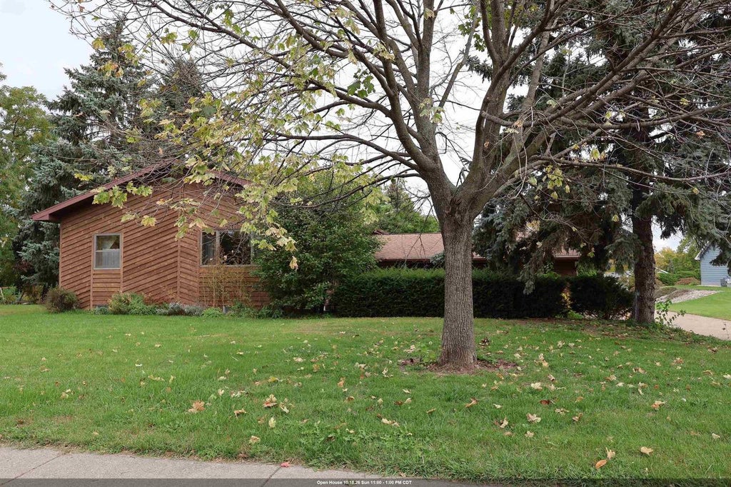 Photo of 2650 W 20th AVENUE, Oshkosh, WI 54904 (MLS # 50334434)