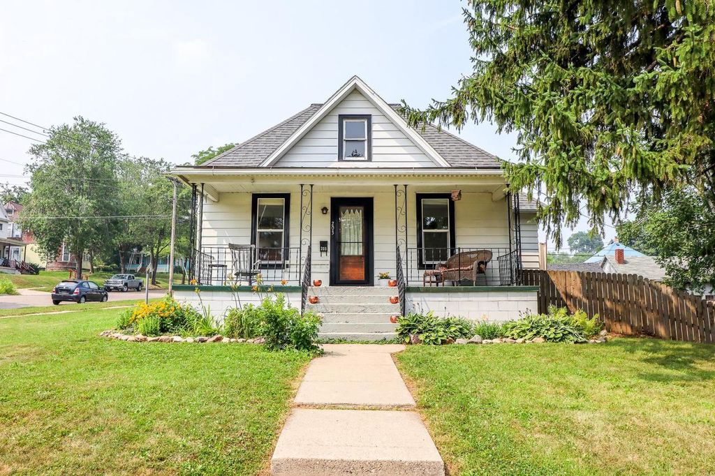 Photo of 203 10th STREET, Baraboo, WI 53913 (MLS # 2028743)