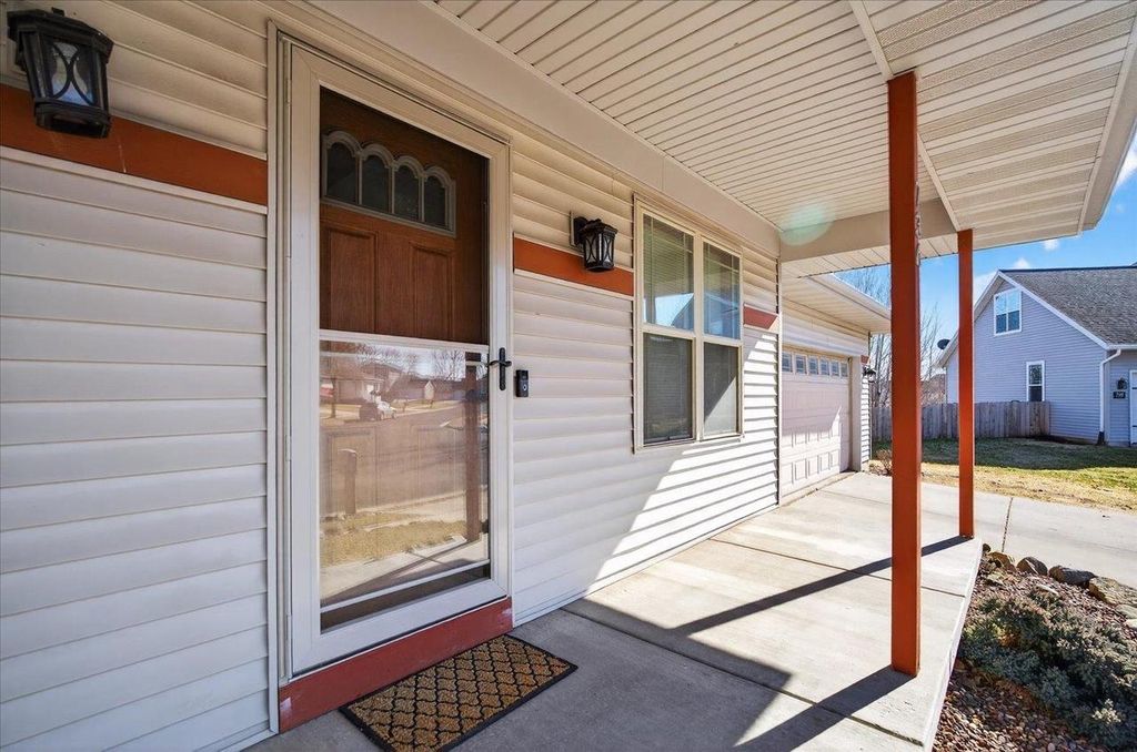 Photo of 736 Bluestem COURT, Sun Prairie, WI 53593 (MLS # 2017292)