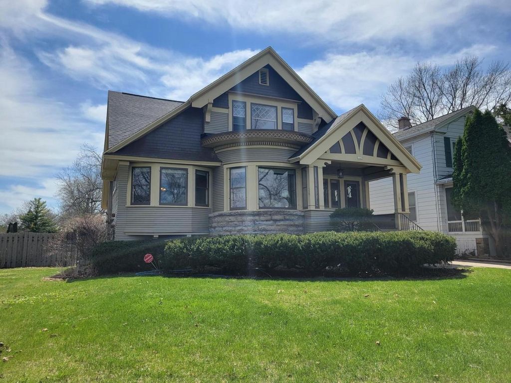 Photo of 1229 Merritt AVENUE, Oshkosh, WI 54901 (MLS # 50323906)