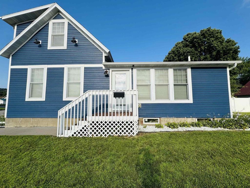 Photo of 400 S Marquette ROAD, Prairie Du Chien, WI 53821 (MLS # 2013647)